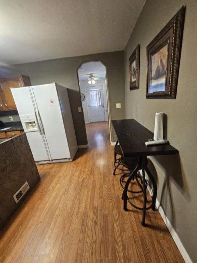 Building Photo - 1923 8th Ave N