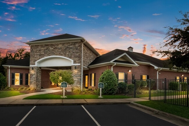 Building Photo - The Summit on 401