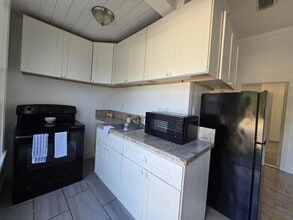 Building Photo - 301 S 7th St