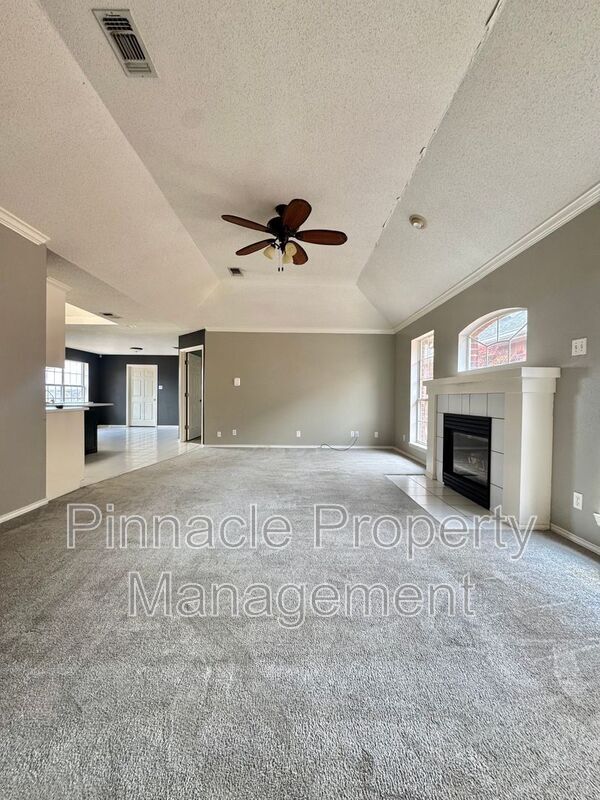 Building Photo - 10 Southridge Dr