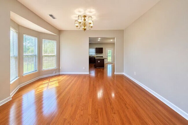 Foto del edificio - 468 Canewood Pl