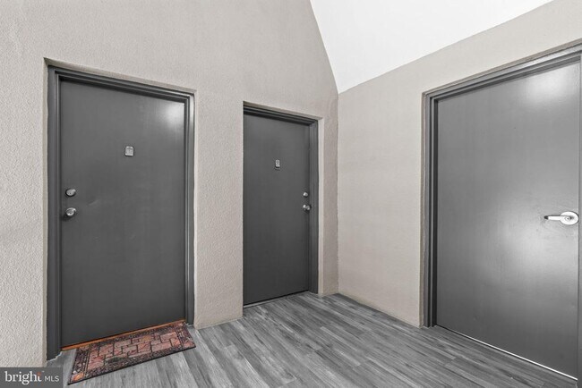 Foto del edificio - 9651 White Acre Rd