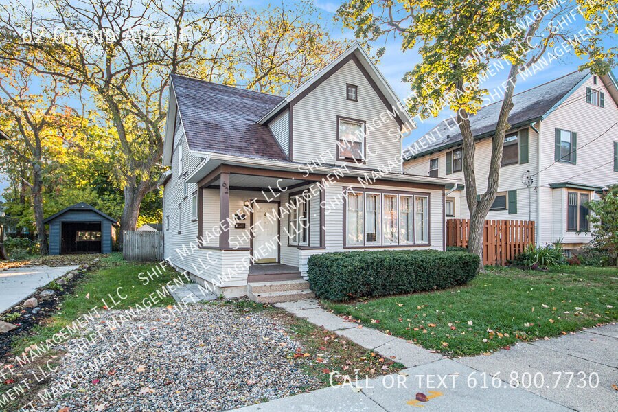 Primary Photo - 62 Grand Ave NE