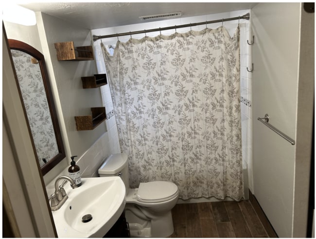 Building Photo - 2229 E Sego Lily Dr