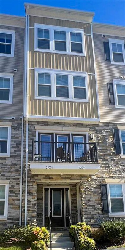 Foto principal - Luxurious 3 Bed 3.5 Bath Townhome In Vibra...