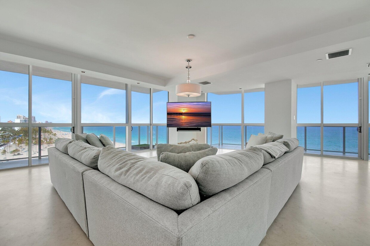 Foto principal - 1200 Holiday Dr