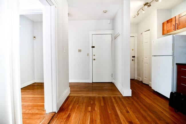 Building Photo - 32 Ransom Rd