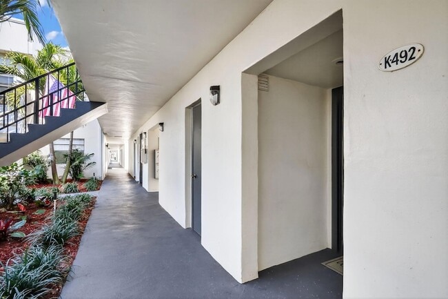 Building Photo - 492 Piedmont Ct