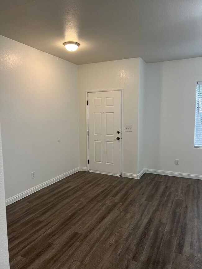 Foto del edificio - 1548 N Valencia Ct