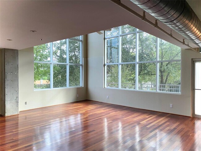 Building Photo - 6007 Memorial Dr
