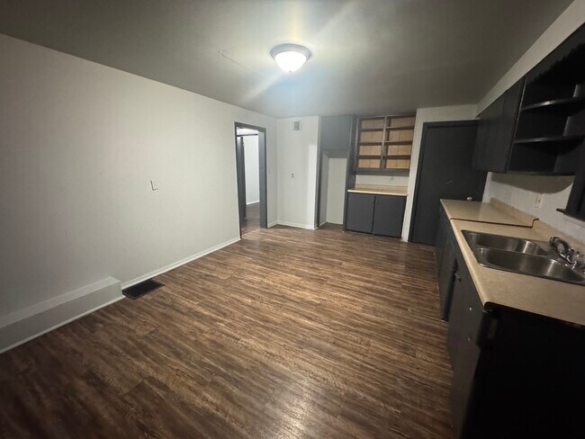 Building Photo - 102 Kentucky-