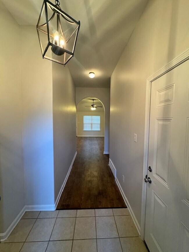 Building Photo - Beautiful Cordova Home