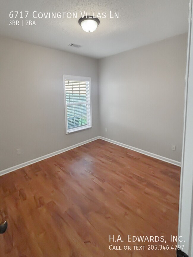 Foto del edificio - 6717 Covington Villas Ln
