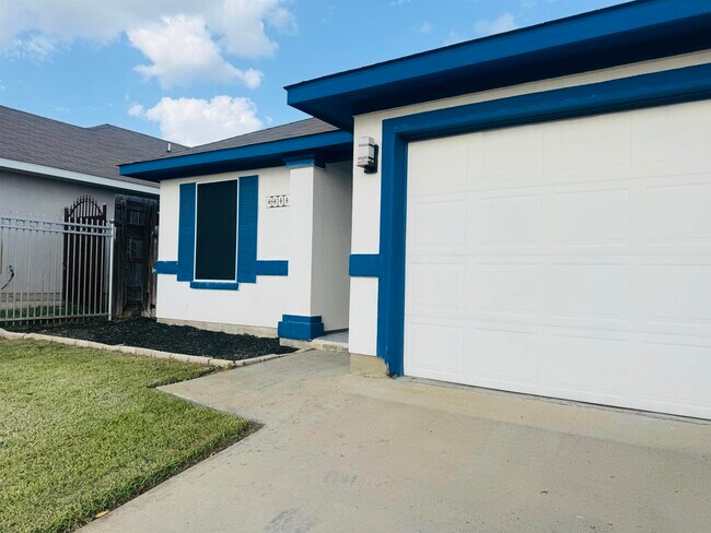 Foto del edificio - 811 Bartolome Ln