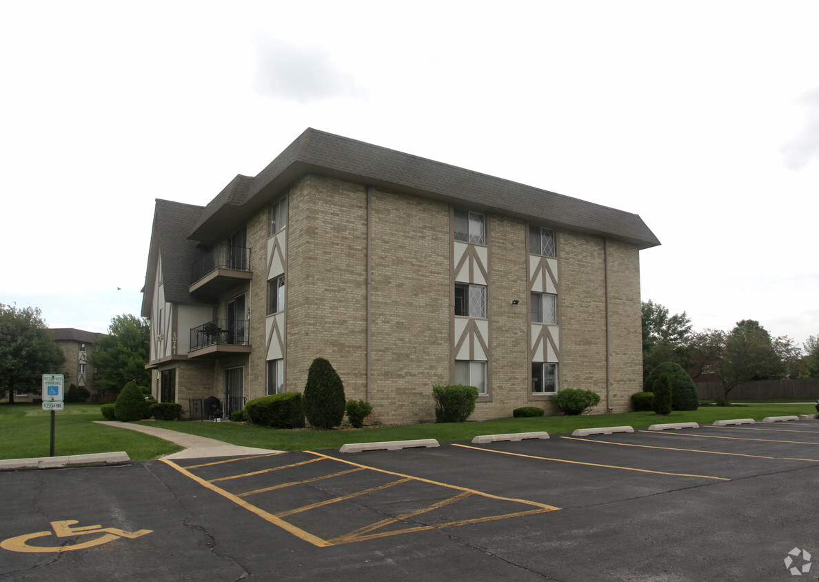 Four 12unit Apartment Buildings Apartments in Mokena, IL