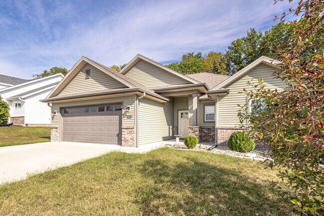 Building Photo - 3908 Clydesdale Dr