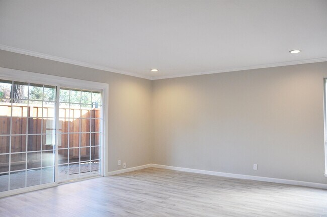 Building Photo - 5582 Magnolia Terrace