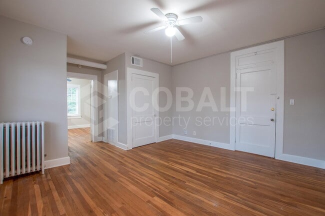 Foto del edificio - 674 Somerset Terrace NE