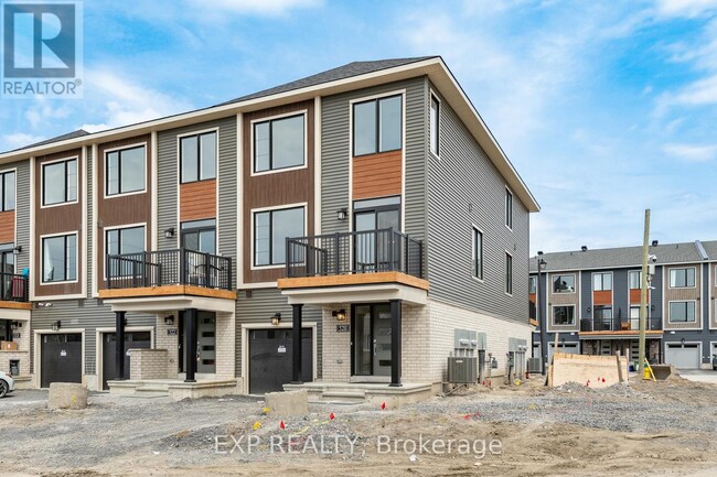 Building Photo - 520 Convenire Row