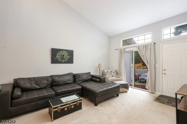 Foto del edificio - 28 Spruce Ct