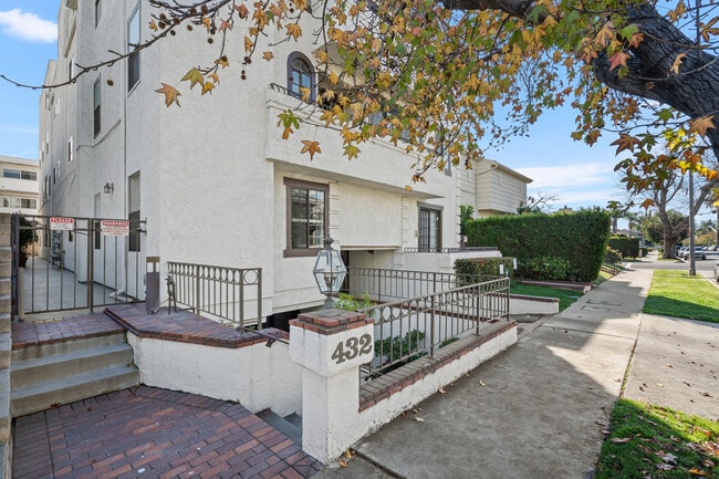 Building Street View - 432 S Hamel Rd