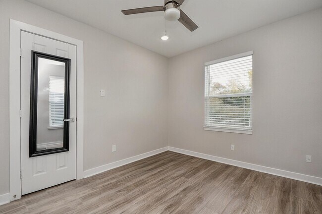 Building Photo - 5615 Barremore St