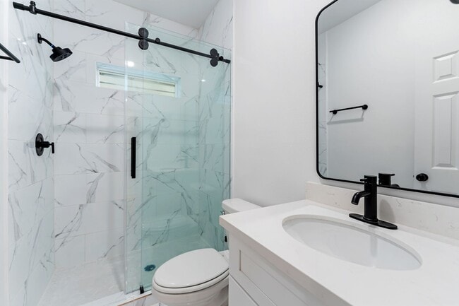 Foto del edificio - 9318 Firnat St