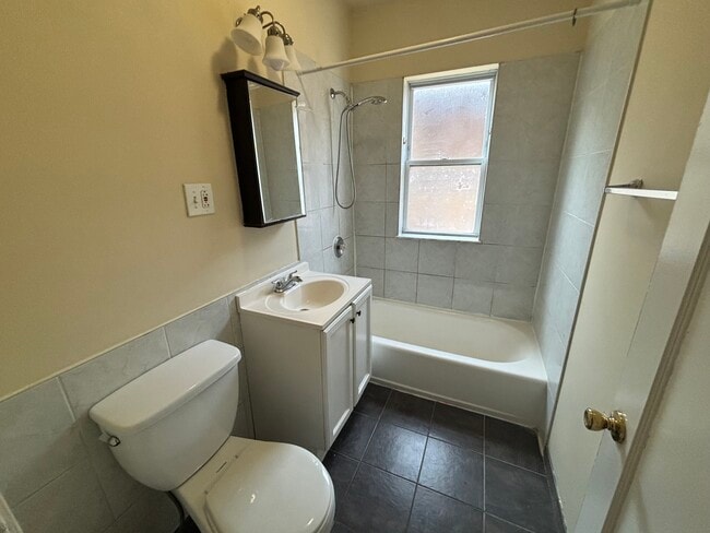 Foto del edificio - 2757 W Arthur Ave