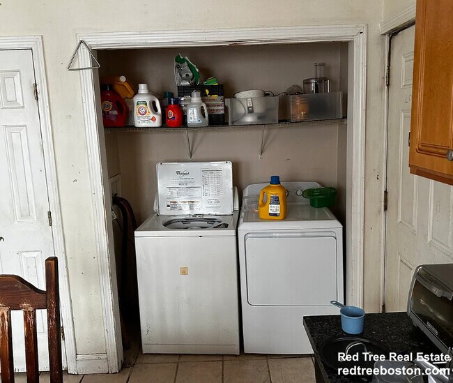 Building Photo - 40 Hooker St