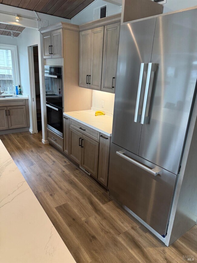 Foto del edificio - 16 Harbor View Ct