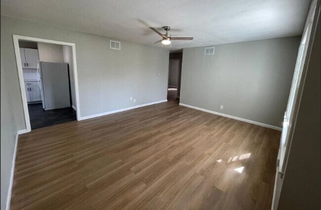 Foto del edificio - Welcome to Your Next Home with Harvest Investments!