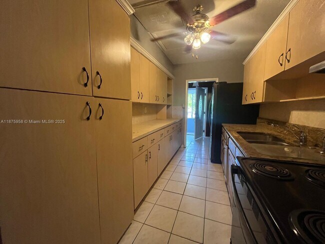 Foto del edificio - 1330 NE 203rd St