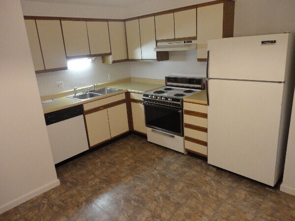 Kitchen - 321 Laporte Ct