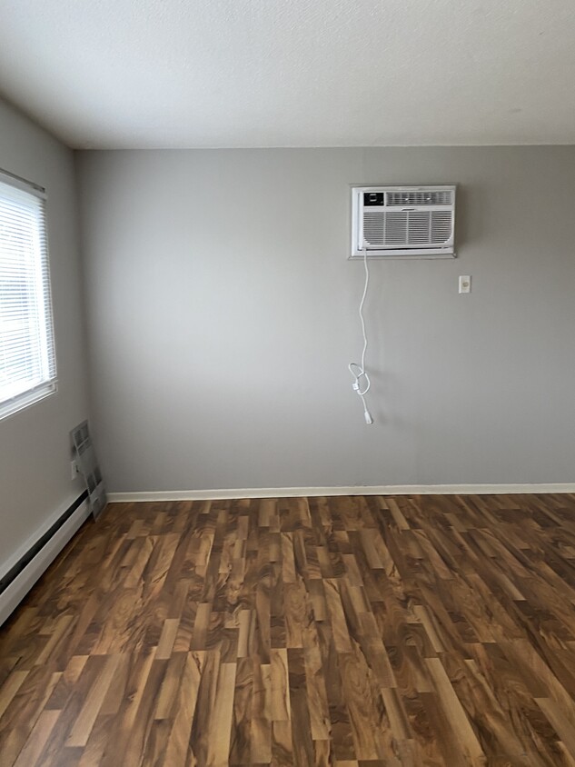 Foto del edificio - 1566 Woodbridge St