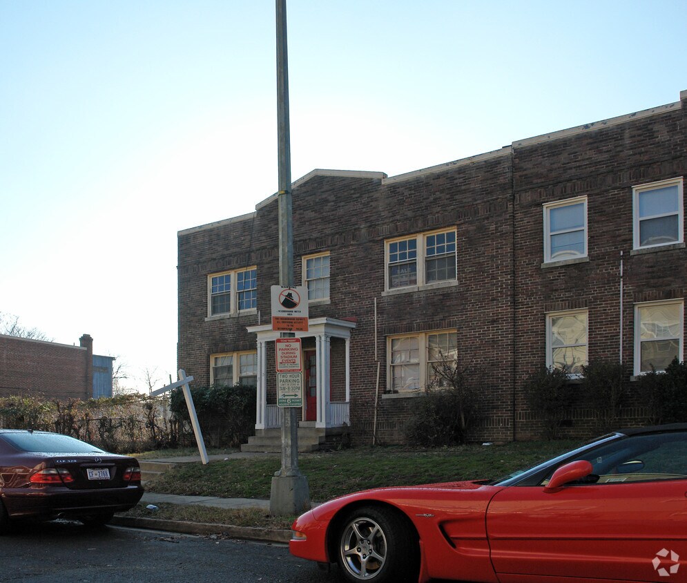 Foto del edificio - 1713 E St NE