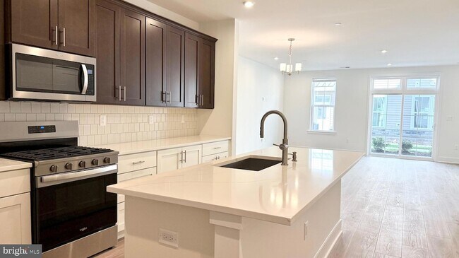 Foto del edificio - 18104 Donatello Dr