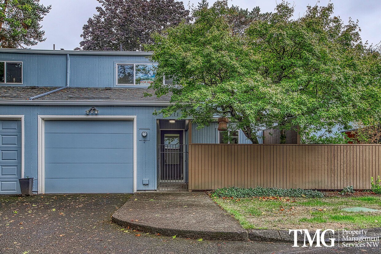 Wonderful 2 Bed 1.5 Bath Townhome in Seclu... - Wonderful 2 Bed 1.5 Bath Townhome in Seclu...
