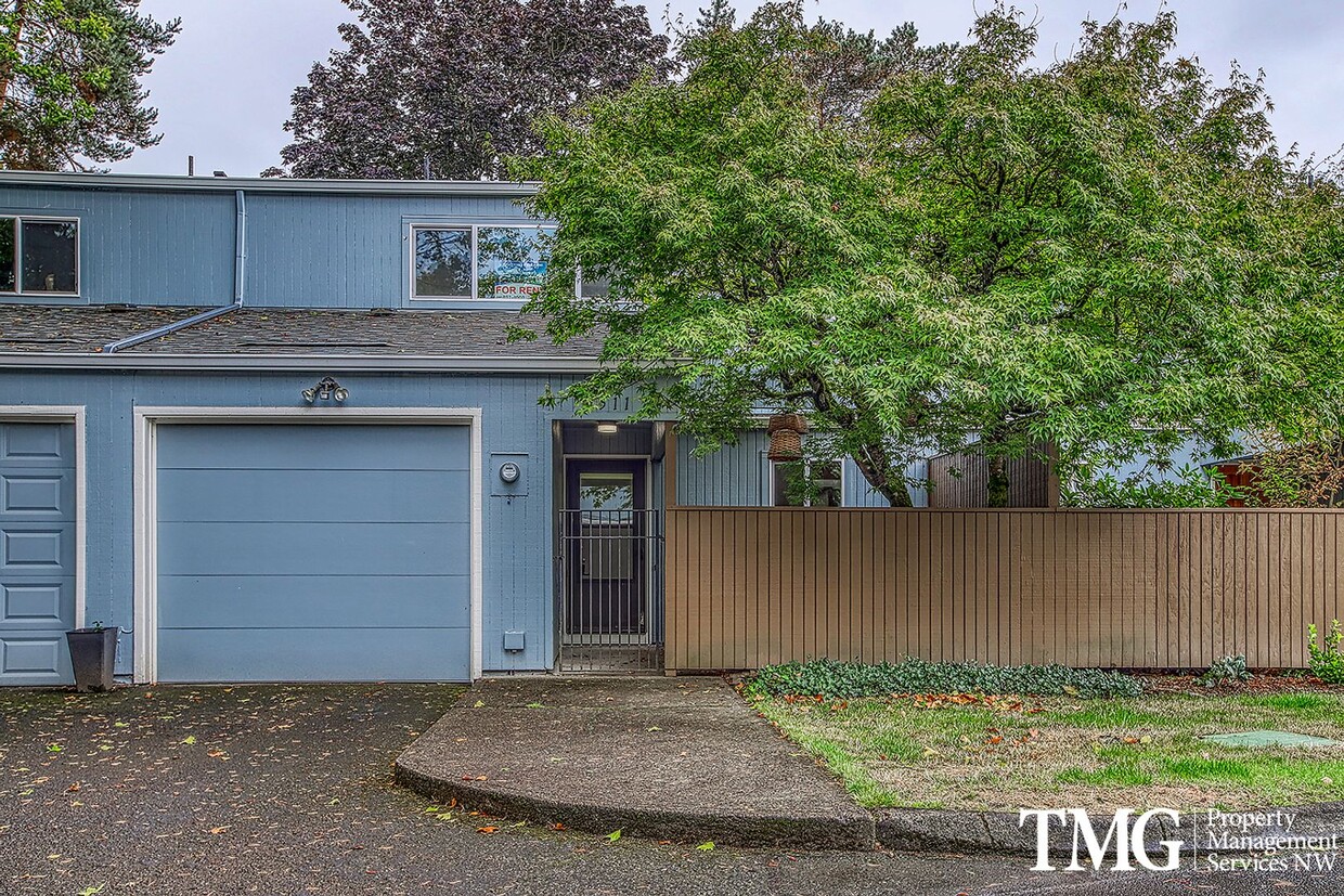 Foto principal - Inviting Townhome with Garage and Communit...