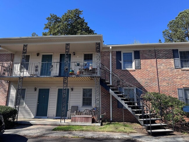2/1 MONTEREY APT IN NORMALTOWN! - 2/1 MONTEREY APT IN NORMALTOWN!