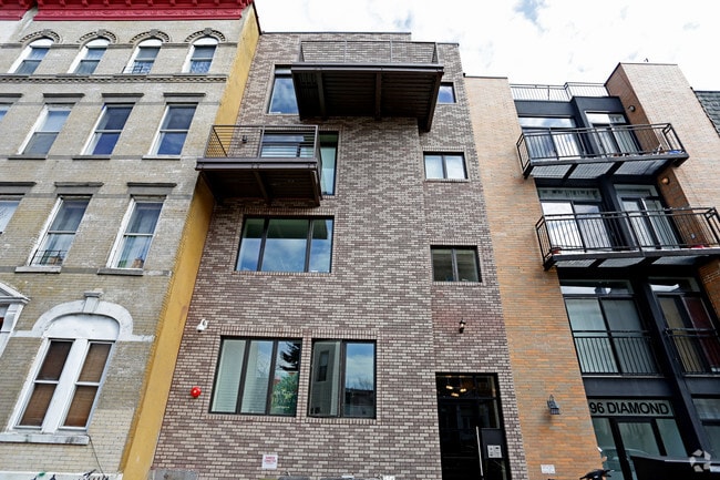 Building Photo - 98 Diamond St