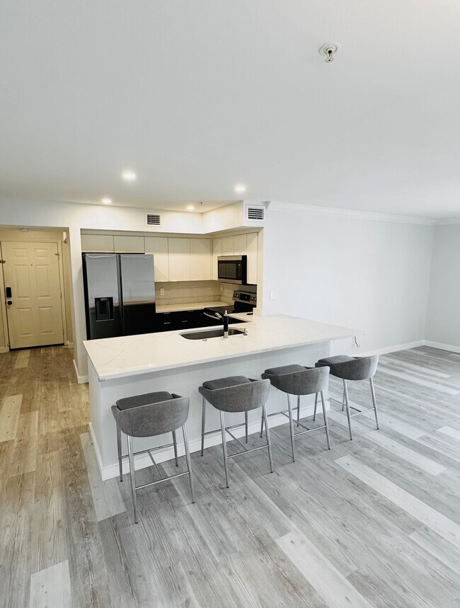 Foto del edificio - 2400 Feather Sound Dr