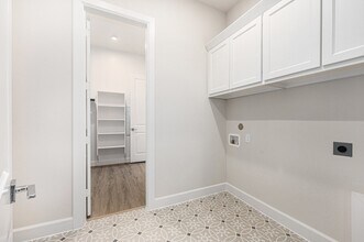 Building Photo - 3515 Lauriston Dr