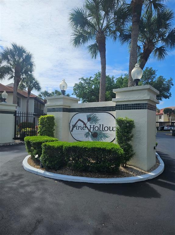 Foto del edificio - 307 Pine Hollow Cir