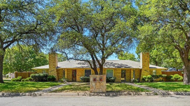 Foto del edificio - 4826 Darla Dr