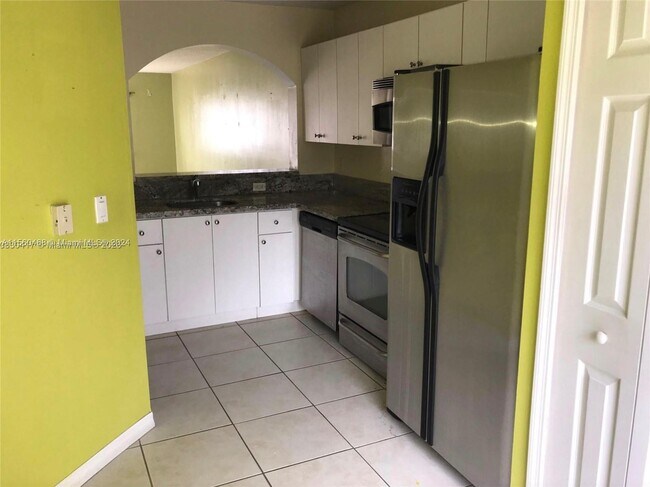 Foto del edificio - 2701 SE 12th Pl