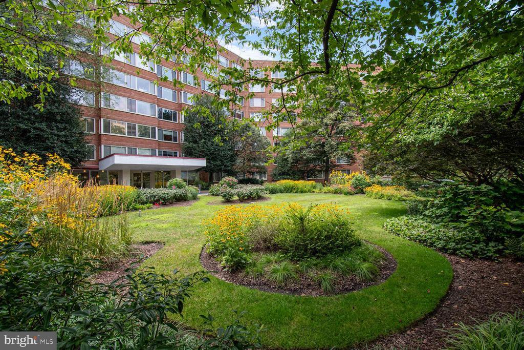 Foto principal - 4000 Tunlaw Rd NW