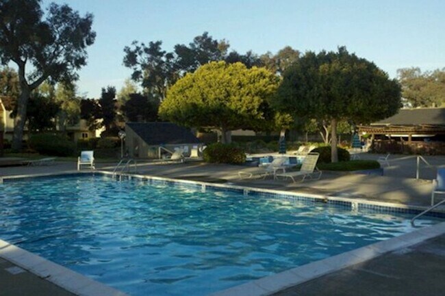 Building Photo - 3118 El Paseo - 30% Rental Fee