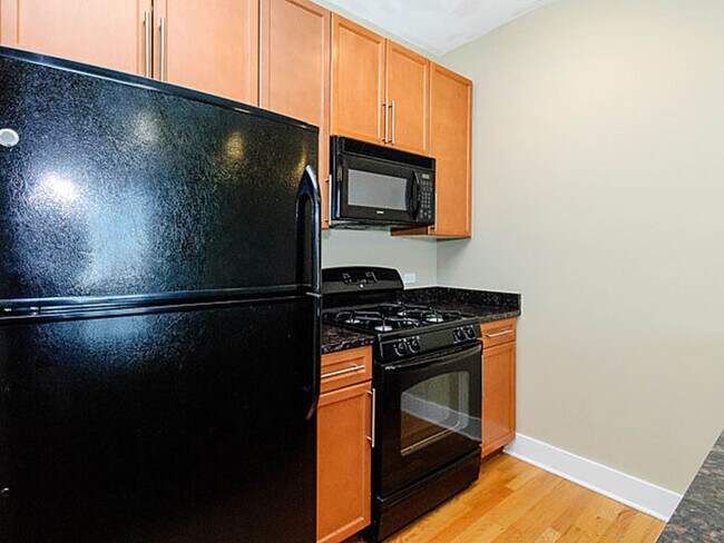 Foto del edificio - 2740 W Armitage Ave