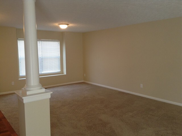 Foto del edificio - 7685 Falls Creek Way