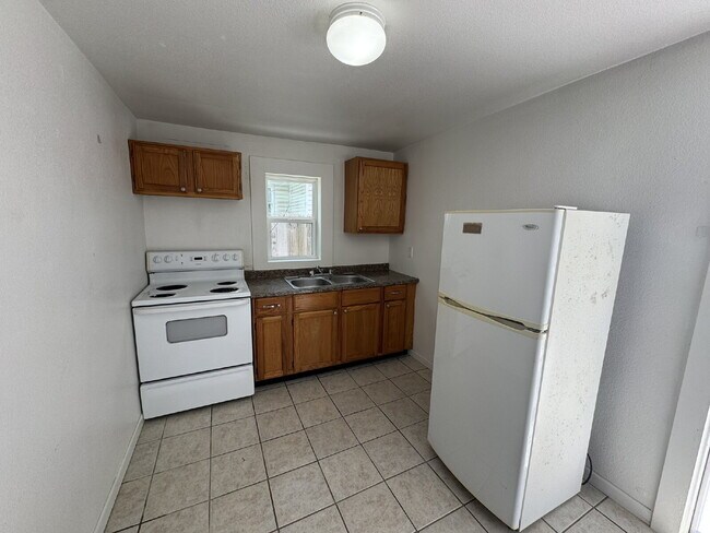 Foto del edificio - Spacious, quiet downstairs unit in heart o...